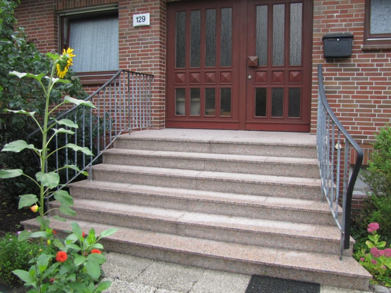 Breite Außentreppe