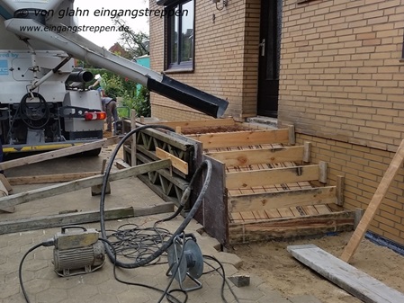 Unterkonstruktion für Außentreppe / Aussentreppe mit Podest betonieren