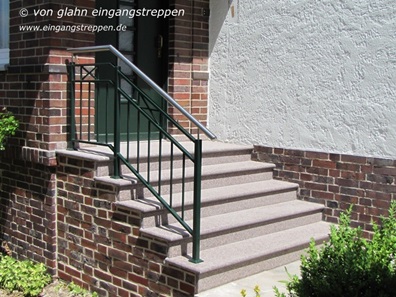 Außentreppe mit Podest vor der Haustür, Granit Tranas