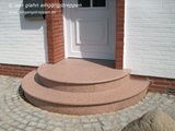 runde Eingangstreppe aus Granit, Niedersachsen