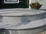 Eingangstreppe aus Granit mit runden Stufen, Niedersachsen